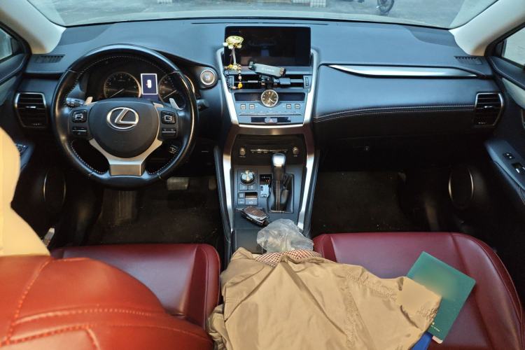 Used Lexus NX 2018 200 Front-Wheel-Drive Xingxing Edition China VI Standard Center Console