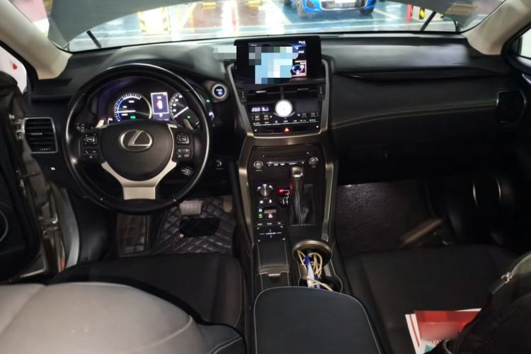 Used Lexus NX 2018 300h Front-Wheel-Drive FENGSHANG Version China V Emission Standard Center Console
