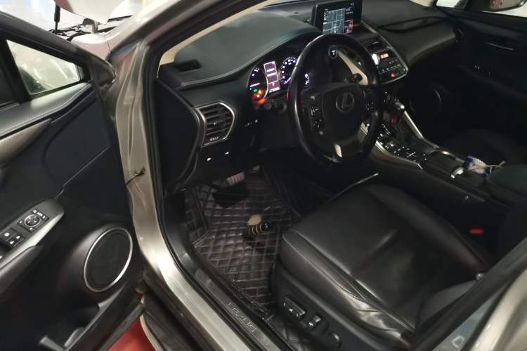 Used Lexus NX 2018 300h Front-Wheel-Drive FENGSHANG Version China V Emission Standard Driver Seat