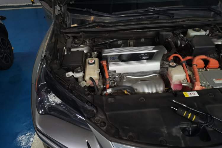 Used Lexus NX 2018 300h Front-Wheel-Drive FENGSHANG Version China V Emission Standard Engine Bay Right