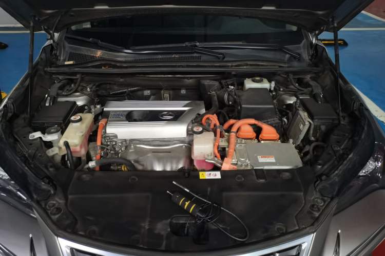 Used Lexus NX 2018 300h Front-Wheel-Drive FENGSHANG Version China V Emission Standard Engine Bay