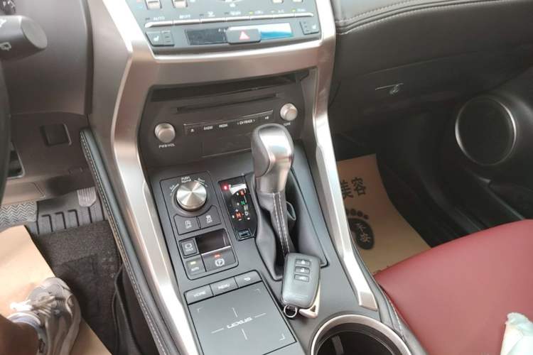 Used Lexus NX 2018 200 All-Wheel Drive FENGSHANG Version China VI Standard Gear Lever