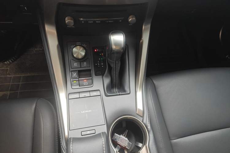 Used Lexus NX 2018 300h All-Wheel-Drive FENGZHI Edition China V Emission Standard Gear Lever