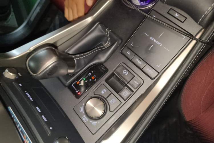 Used Lexus NX 2018 200 Front-Wheel-Drive X-Trail Version China V Standard Gear Lever