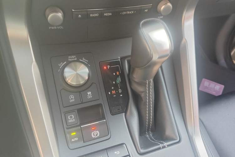 Used Lexus NX 2018 200 Front-Wheel-Drive Xingxing Edition China VI Standard Gear Lever