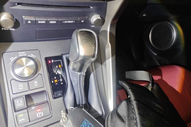 Used Lexus NX 2018 200 Front-Wheel-Drive X-Trail Version China V Standard Gear Lever