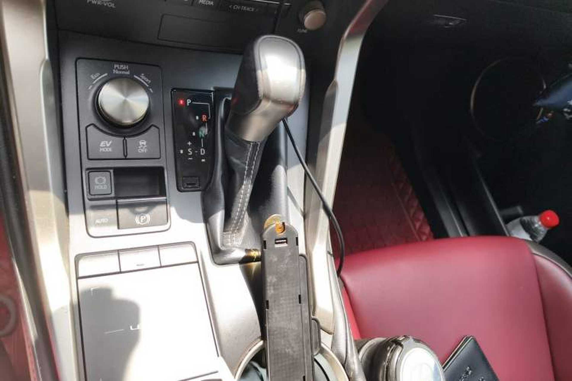 Used Lexus NX 2018 300h Front-Drive FENGSHANG Version China VI Standard Gear Lever