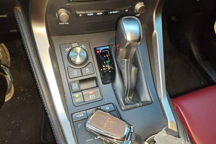 Used Lexus NX 2018 200 Front-Wheel-Drive Xingxing Edition China VI Standard Gear Lever