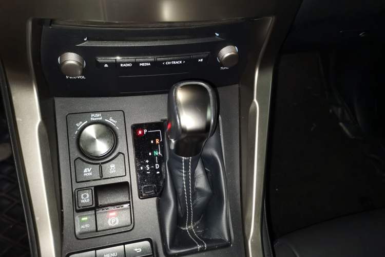 Used Lexus NX 2018 300h Front-Wheel-Drive FENGSHANG Version China V Emission Standard Gear Lever