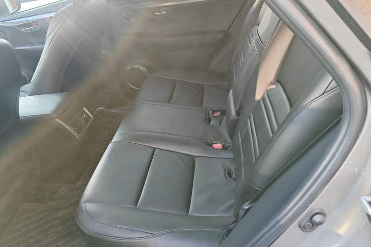Used Lexus NX 2018 200 Front-Wheel-Drive Xingxing Edition China VI Standard Left Rear Seat