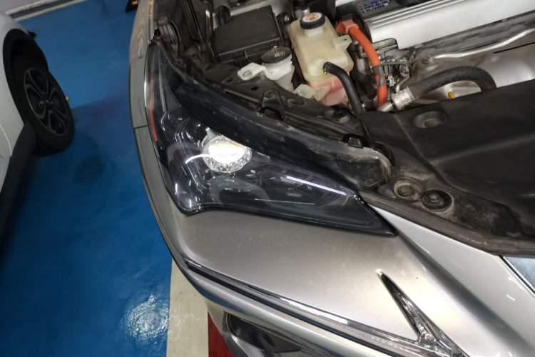 Used Lexus NX 2018 300h Front-Wheel-Drive FENGSHANG Version China V Emission Standard Right Front Headlight