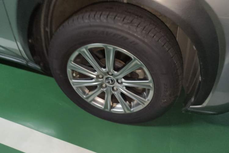 Used Lexus NX 2018 200 Front-Wheel-Drive X-Trail Version China V Standard Right Front Wheel Hub