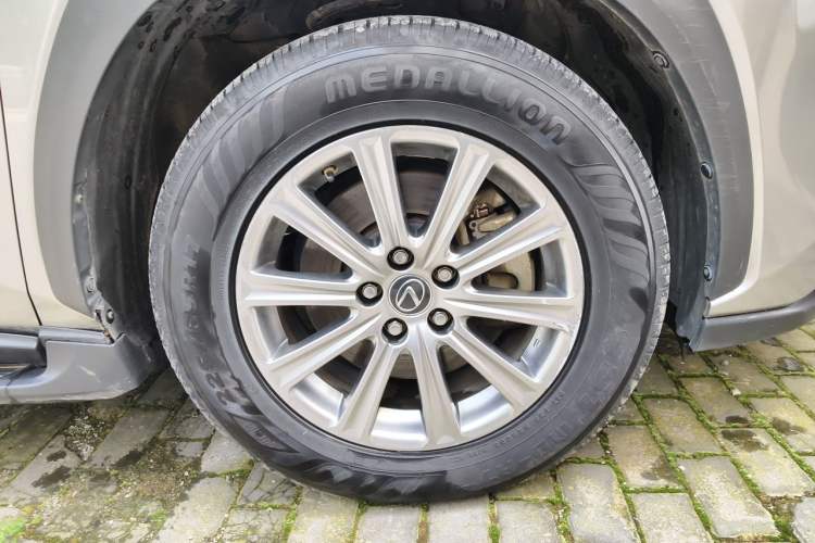 Used Lexus NX 2018 300h Front-Drive FENGSHANG Version China VI Standard Right Front Wheel Hub