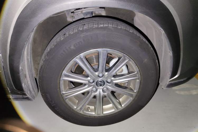 Used Lexus NX 2018 300 Front-Drive Freeline Edition Right Front Wheel Hub