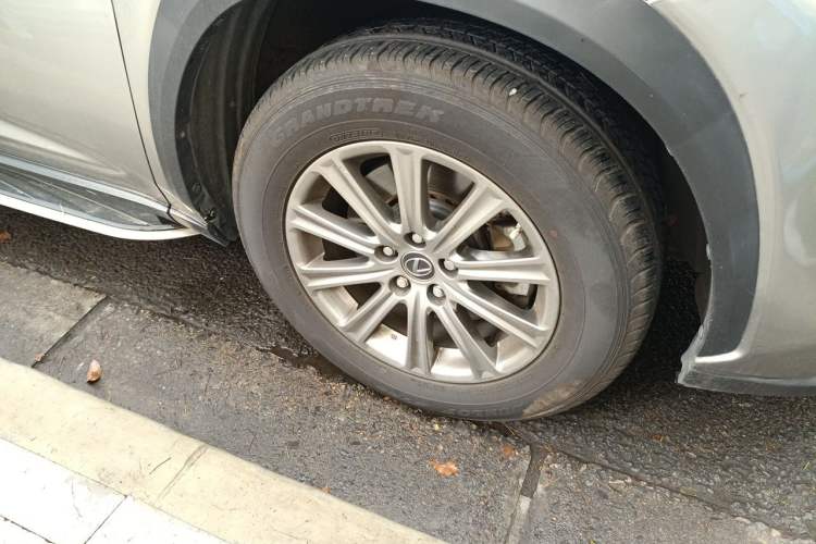 Used Lexus NX 2018 300 Front-Drive Freeline Edition Right Front Wheel Hub