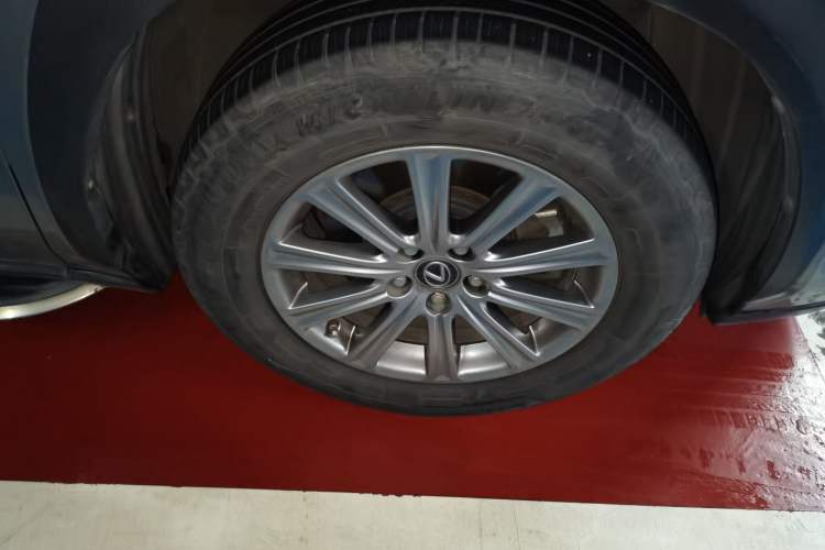 Used Lexus NX 2018 300h Front-Wheel-Drive FENGSHANG Version China V Emission Standard Right Front Wheel Hub