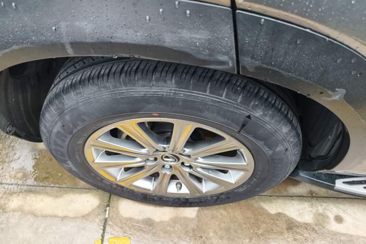 Used Lexus NX 2018 300h Front-Wheel-Drive FENGSHANG Version China V Emission Standard Right Rear Wheel Hub