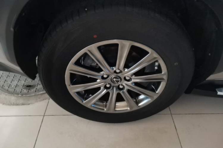 Used Lexus NX 2018 300 Front-Drive Freeline Edition Right Rear Wheel Hub