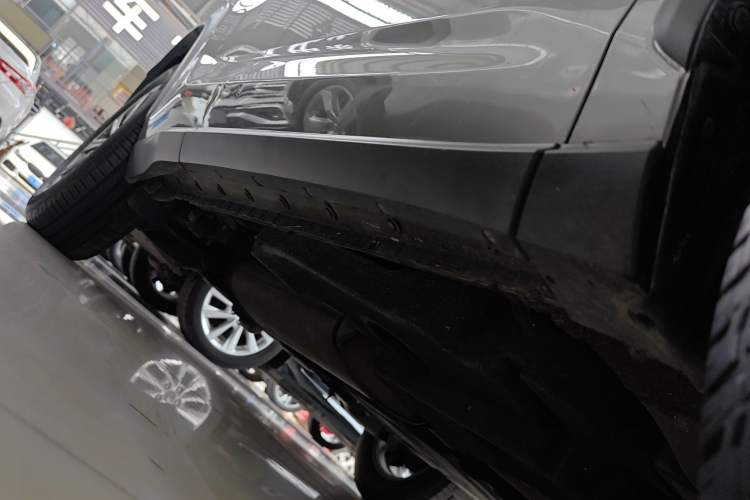 Used Lexus NX 2018 300 Front-Drive Freeline Edition Right Side Sill