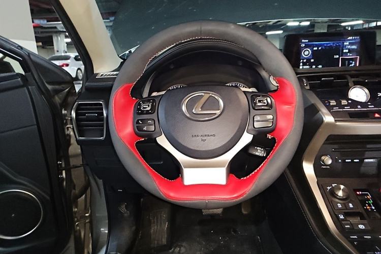 Used Lexus NX 2018 200 Front-Wheel-Drive Xingxing Edition China VI Standard Steering Wheel
