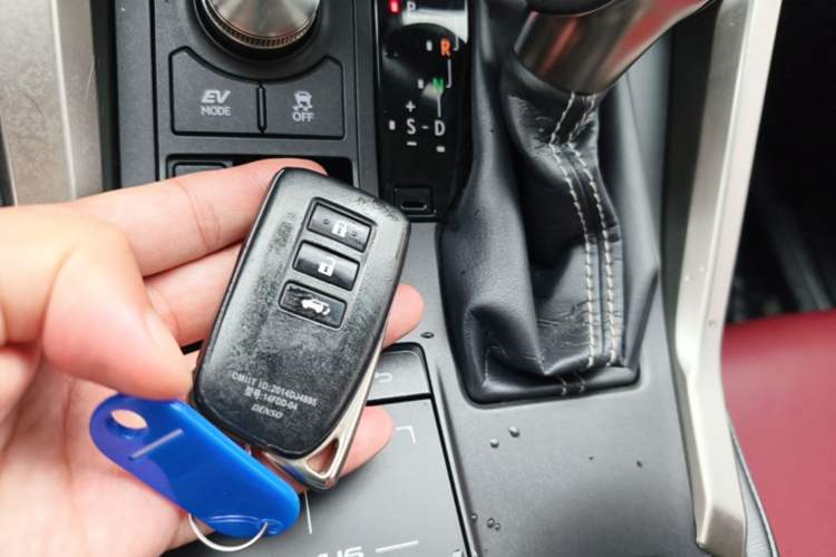 Used Lexus NX 2018 300h Front-Wheel-Drive FENGSHANG Version China V Emission Standard Vehicle Key