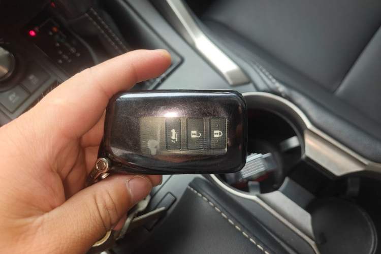 Used Lexus NX 2018 300h All-Wheel-Drive FENGZHI Edition China V Emission Standard Vehicle Key