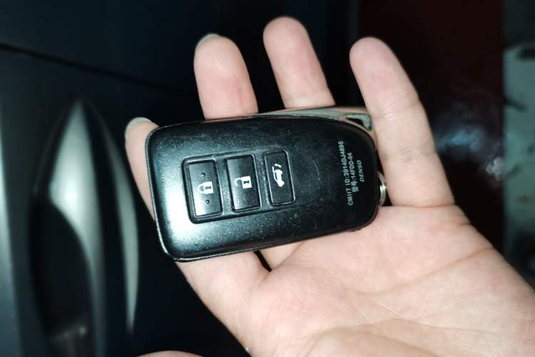 Used Lexus NX 2018 300h Front-Wheel-Drive FENGSHANG Version China V Emission Standard Vehicle Key