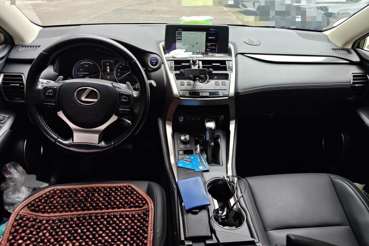 Used Lexus NX 2018 300h Front-Wheel-Drive FENGSHANG Version China V Emission Standard Center Console