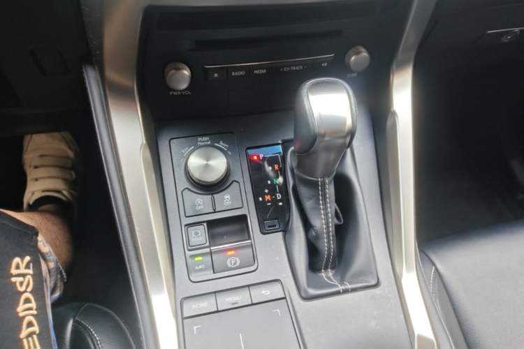 Used Lexus NX 2018 200 Front-Wheel-Drive X-Trail Version China V Standard Gear Lever