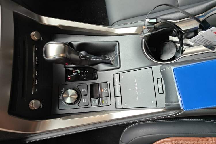 Used Lexus NX 2018 300h Front-Wheel-Drive FENGSHANG Version China V Emission Standard Gear Lever