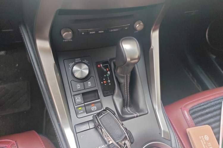 Used Lexus NX 2018 200 Front-Wheel-Drive X-Trail Version China V Standard Gear Lever