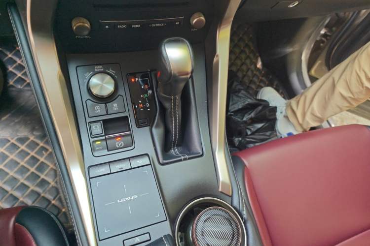 Used Lexus NX 2018 200 Front-Wheel-Drive X-Trail Version China V Standard Gear Lever
