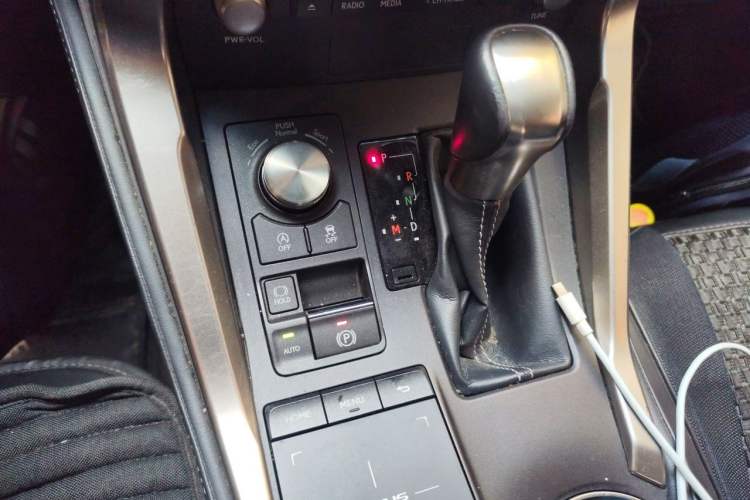 Used Lexus NX 2018 200 Front-Wheel-Drive X-Trail Version China V Standard Gear Lever