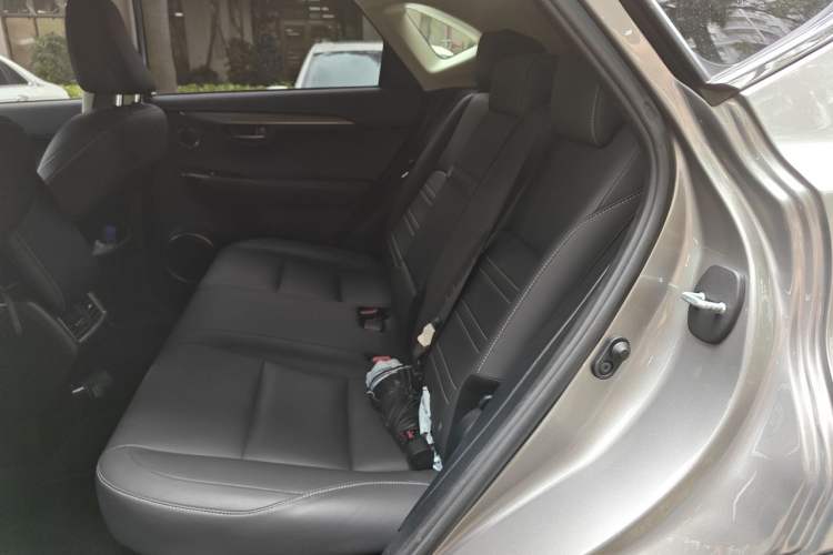 Used Lexus NX 2018 300h Front-Wheel-Drive FENGSHANG Version China V Emission Standard Left Rear Seat