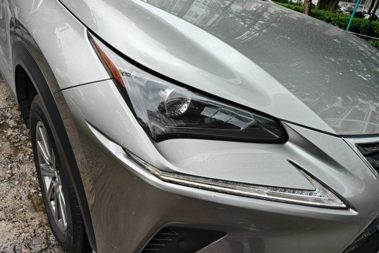 Used Lexus NX 2018 300h Front-Wheel-Drive FENGSHANG Version China V Emission Standard Right Front Headlight