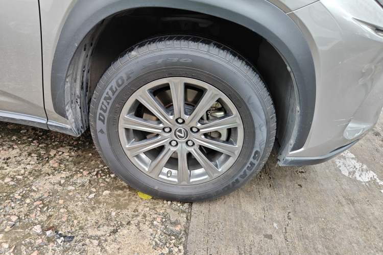 Used Lexus NX 2018 300h Front-Wheel-Drive FENGSHANG Version China V Emission Standard Right Front Wheel Hub