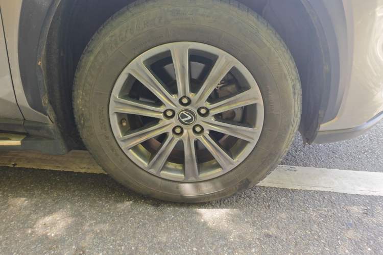 Used Lexus NX 2018 200 Front-Wheel-Drive X-Trail Version China V Standard Right Front Wheel Hub