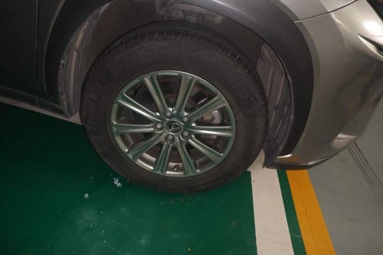 Used Lexus NX 2018 300 Front-Drive Freeline Edition Right Front Wheel Hub