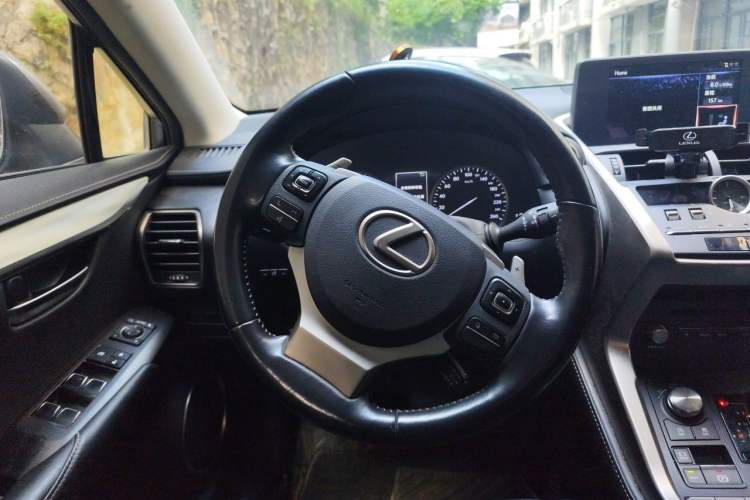 Used Lexus NX 2018 200 Front-Wheel-Drive X-Trail Version China V Standard Steering Wheel