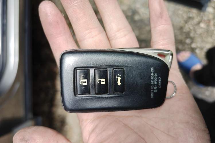 Used Lexus NX 2018 300h Front-Wheel-Drive FENGSHANG Version China V Emission Standard Vehicle Key
