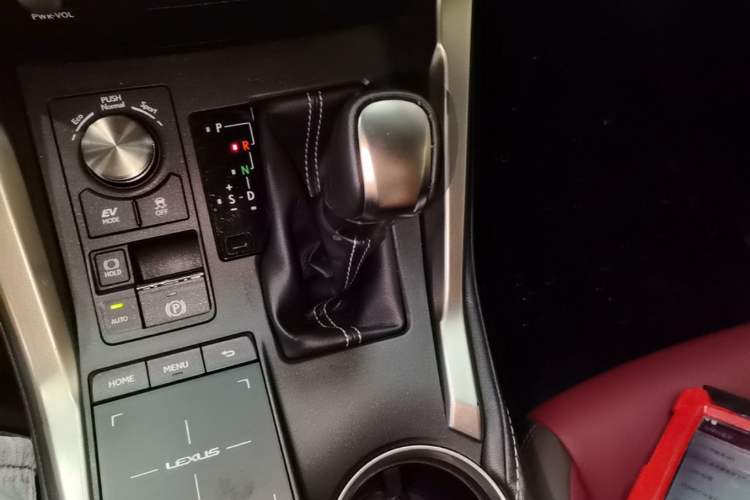 Used Lexus NX 2018 300h Front-Wheel-Drive FENGSHANG Version China V Emission Standard Gear Lever