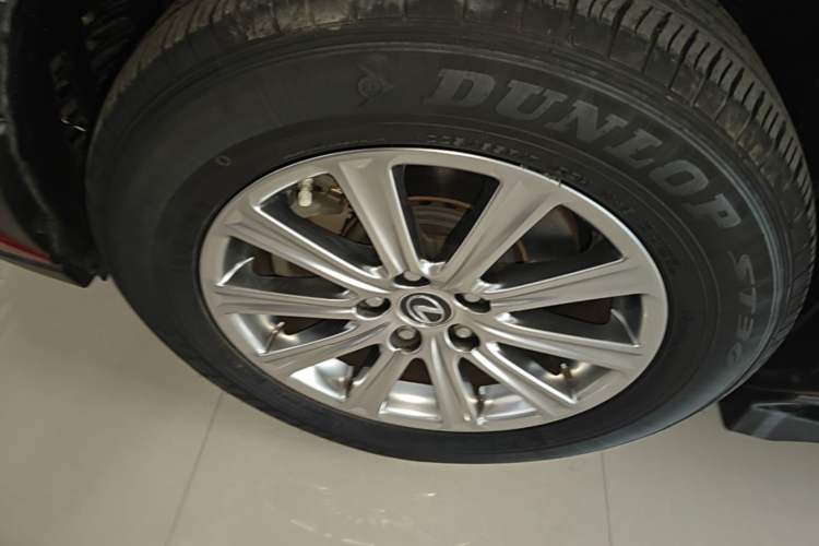 Used Lexus NX 2018 300 Front-Drive Freeline Edition Left Front Wheel Hub