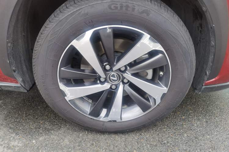 Used Lexus NX 2018 300h All-Wheel-Drive FENGZHI Edition China V Emission Standard Right Front Wheel Hub