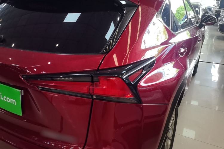 Used Lexus NX 2018 300h Front-Wheel-Drive FENGSHANG Version China V Emission Standard Right Rear Taillight