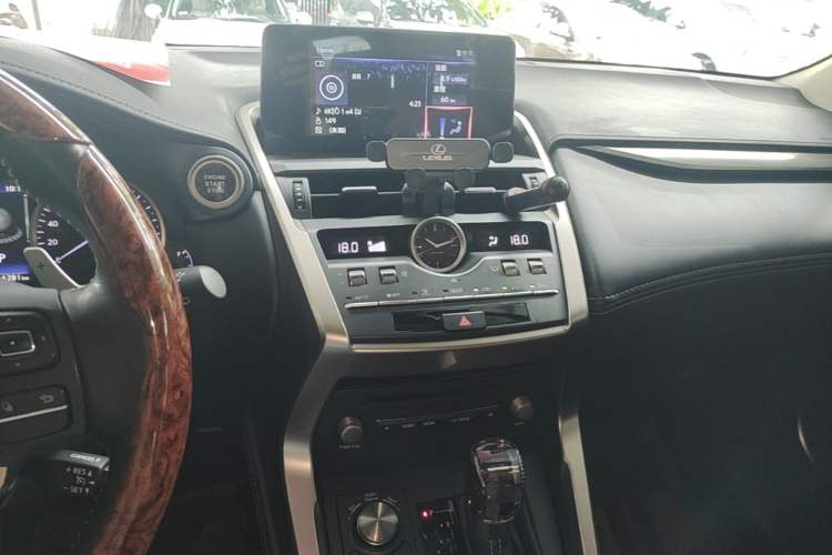Used Lexus NX 2018 200 Front-Wheel-Drive Xingxing Edition China VI Standard Audio And AC Panel