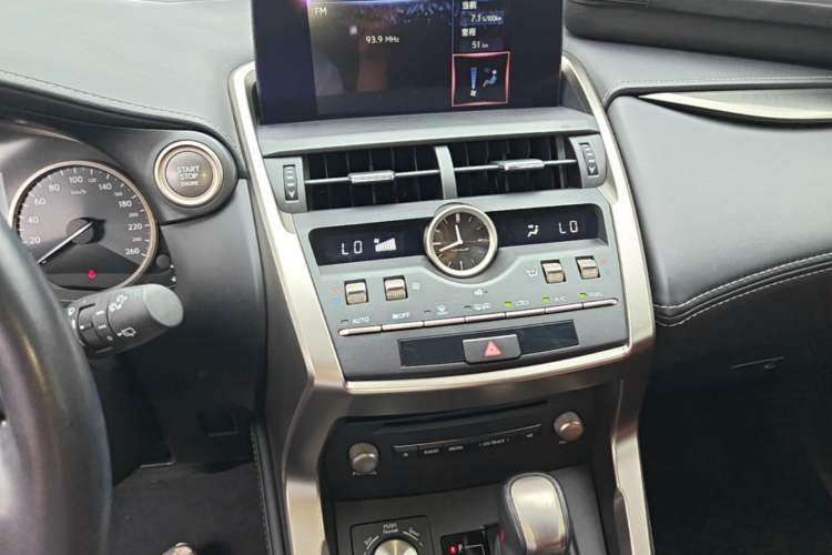 Used Lexus NX 2018 200 Front-Wheel-Drive Xingxing Edition China VI Standard Audio And AC Panel