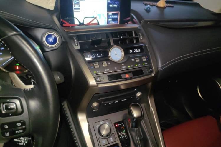 Used Lexus NX 2018 300h Front-Wheel-Drive FENGSHANG Version China V Emission Standard Audio And AC Panel