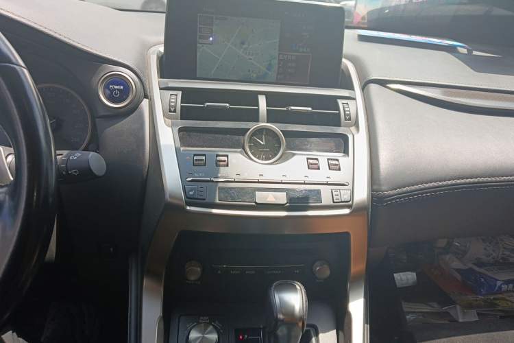 Used Lexus NX 2018 300h Front-Wheel-Drive FENGSHANG Version China V Emission Standard Audio And AC Panel