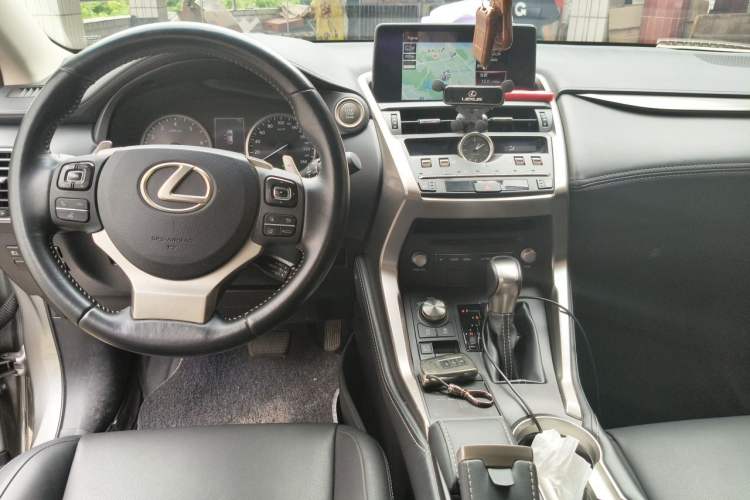 Used Lexus NX 2018 200 All-Wheel Drive FENGSHANG Version China VI Standard Center Console