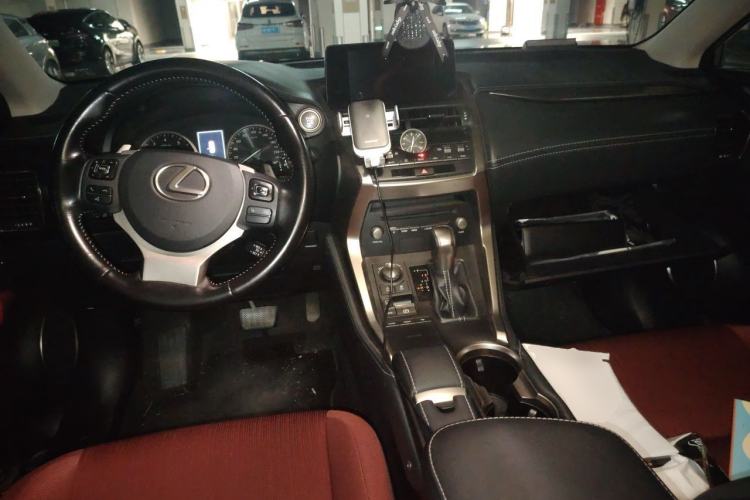 Used Lexus NX 2018 200 Front-Wheel-Drive X-Trail Version China V Standard Center Console